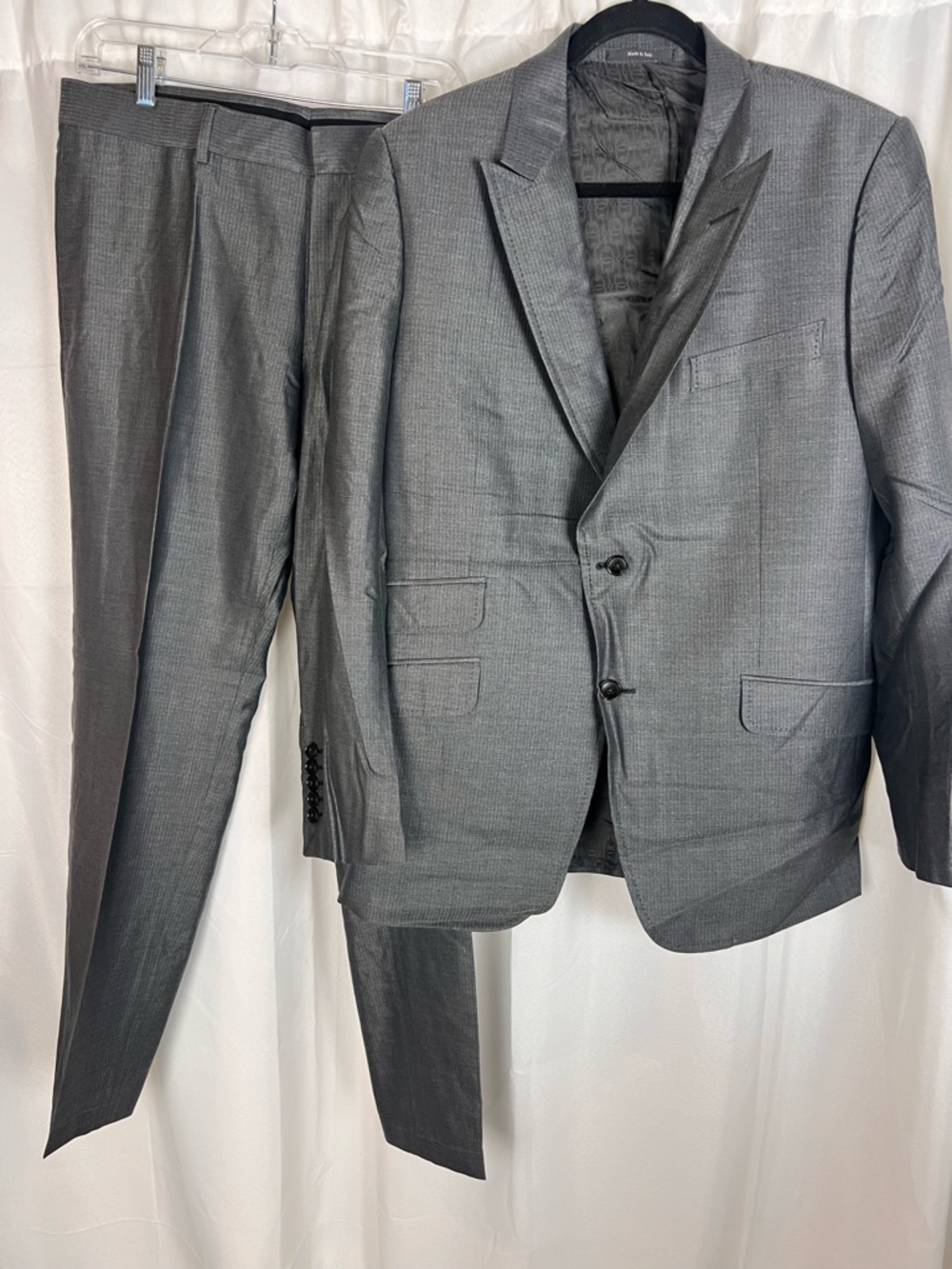 Men's GUCCI gray suit size 56R made in Italy